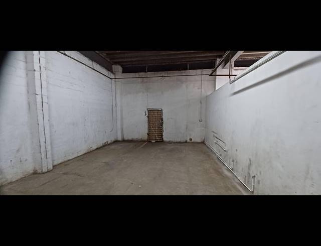 1,127M² WAREHOUSE TO LET IN NEW GERMANY